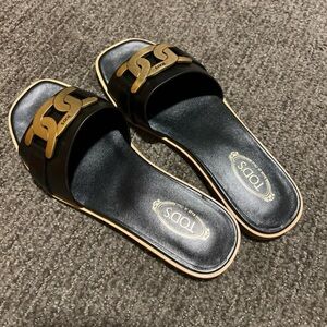 Tod’s leather slippers / sandals